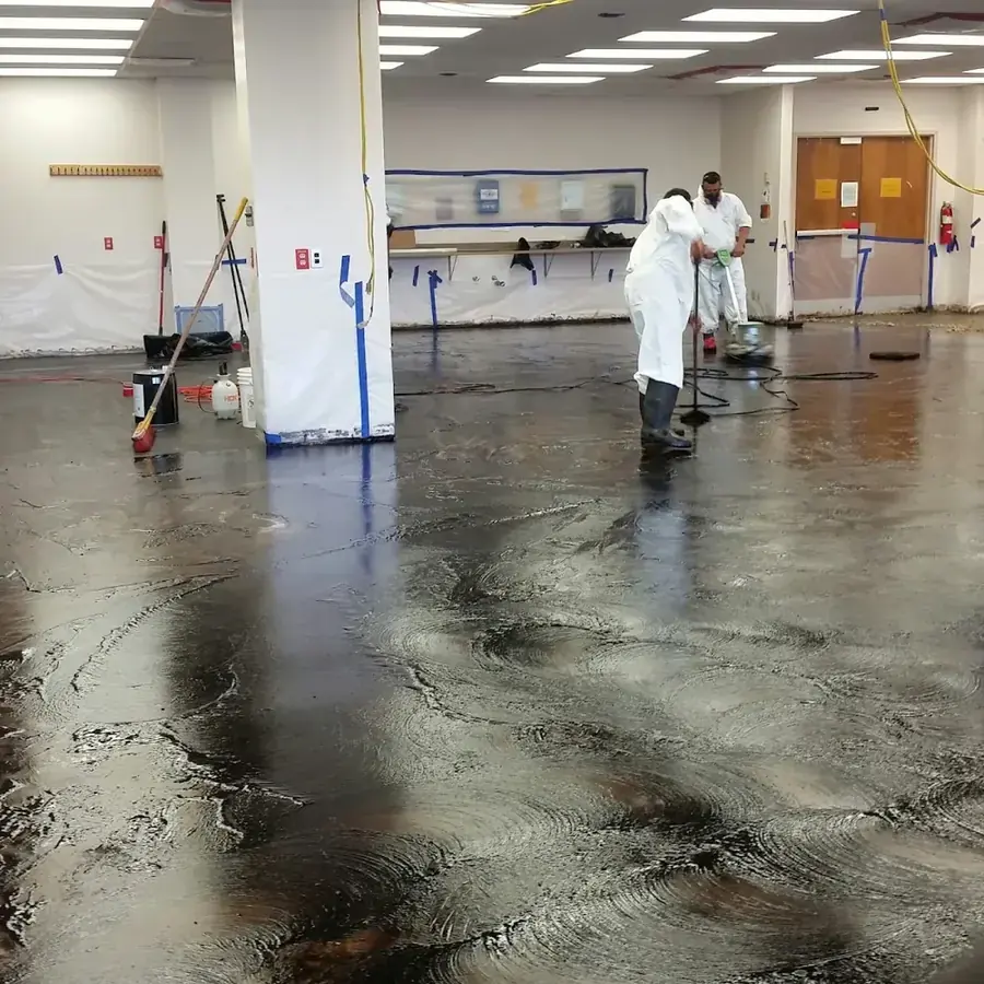 Commercial water damage response in a Silver Spring building